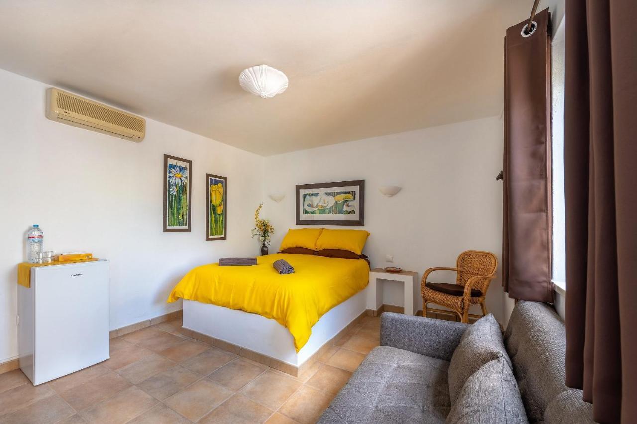 Bed and Breakfast Casa Dos Ninos Сан-Бартоломеу-де-Мессинеш Экстерьер фото
